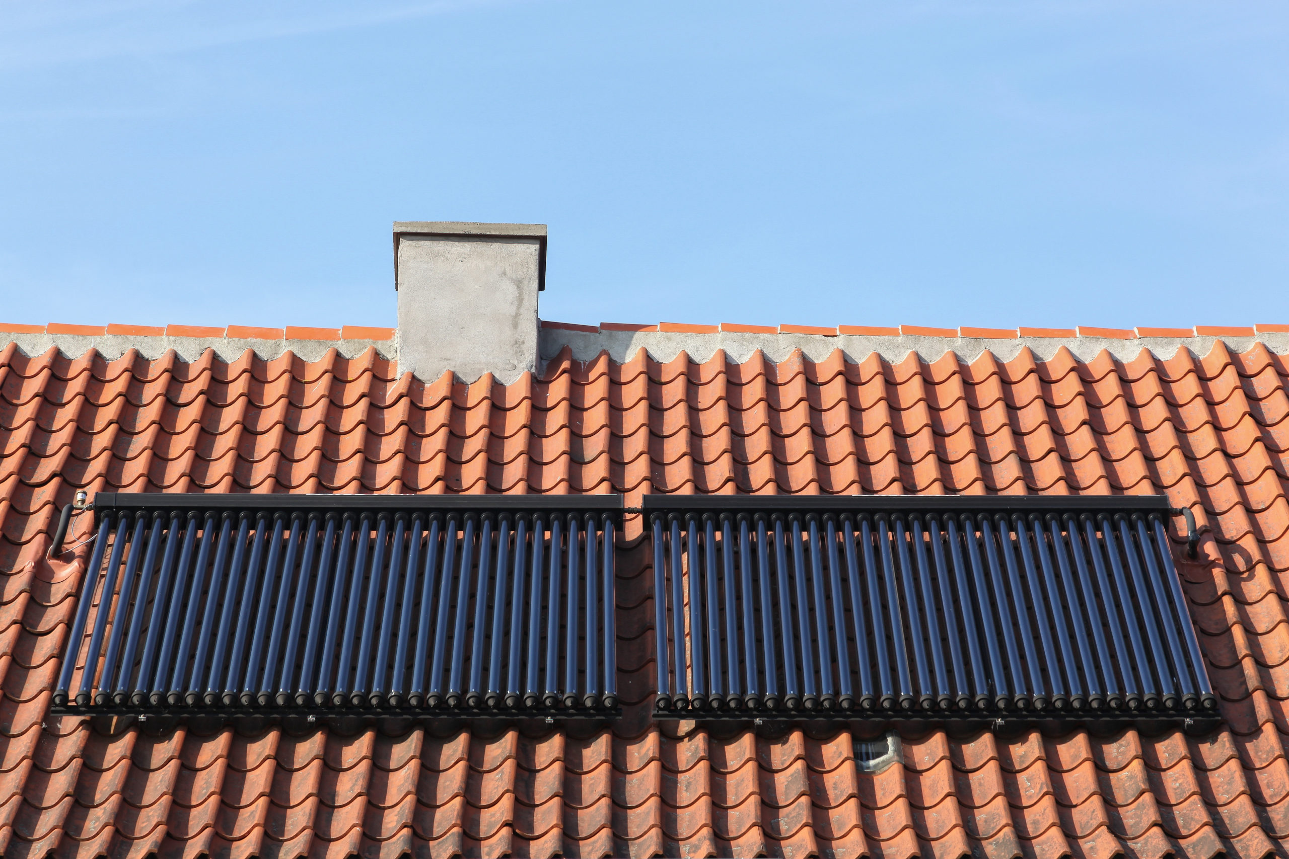 Solar,Glass,Tube,Hot,Water,Panel,Array,On,A,Roof Solar,Glass,Tube,Hot,Water,Panel,Array,On,A,Roof